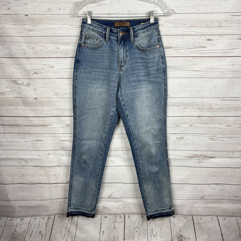 Judy Blue Mid Rise Rigid Magic Release Hem Boyfriend Jeans Size 0/24 Medium Wash